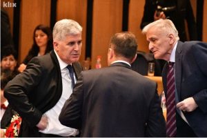 Na red za smjenu došao Špirić, ali Čoviću je važnije da miri posvađane partnere