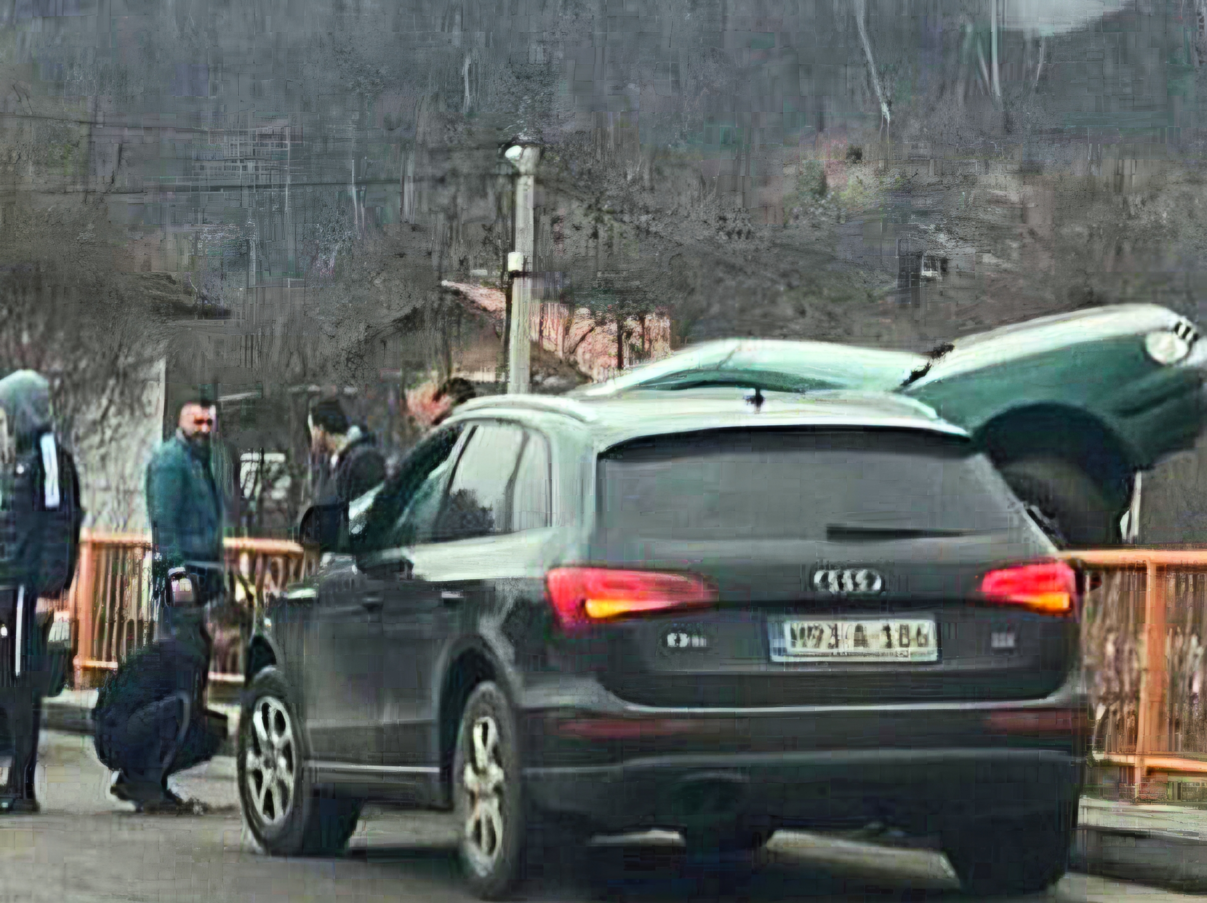 golf-visio-na-ivici-mosta-kod-gracanice-samo-cudo-sprijecilo-tragediju-golfff_67bb45eea1b4c