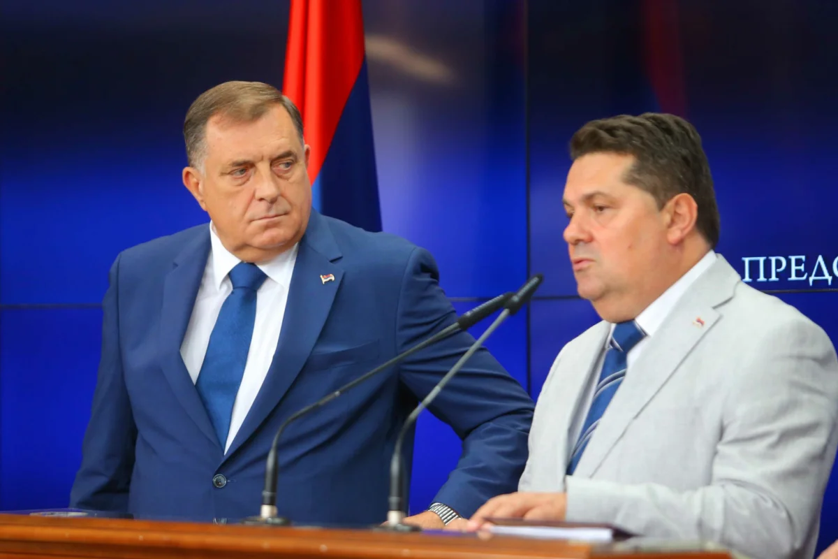 Dodik-Stevandic-r2saeuu7awle3ym3yicvkjw1pf6i1gp55lflrt74g0.webp.webp