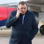 Dodik-avion-telefon-foto-M-Jakovljevic-ringier-427x285