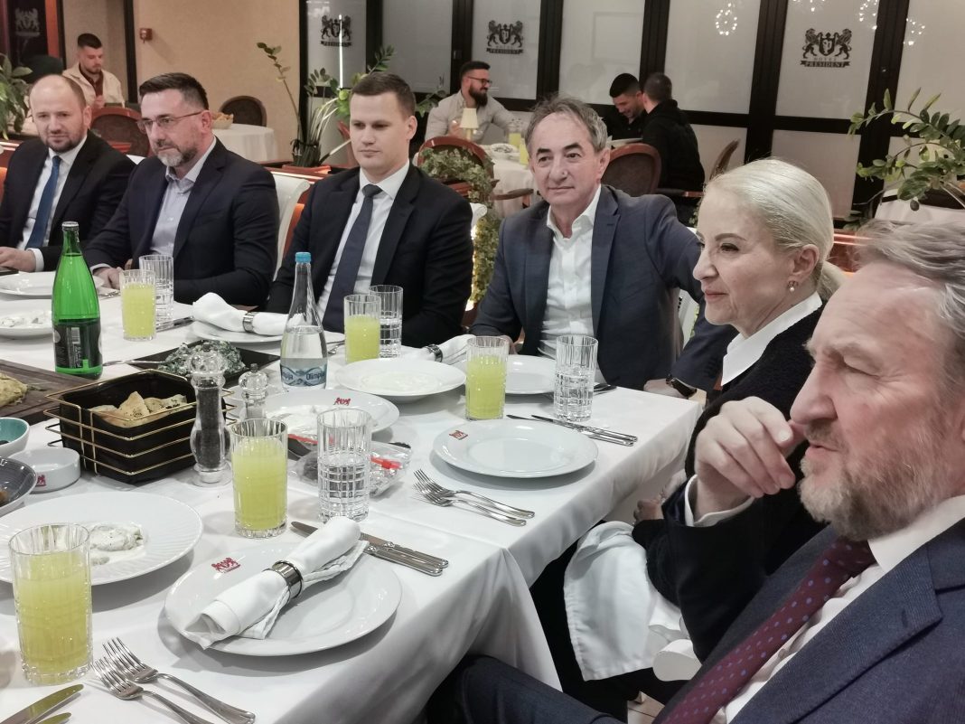 bakir-izetbegovic-tk-iftar-2003-c-1068x801