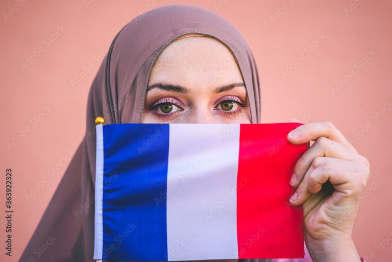MACRON 4