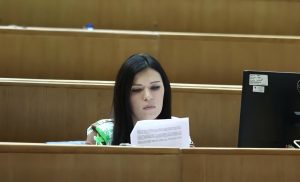 Haos u BiH Parlamentu: HDZ-ov zastupnik morao “popiti rakiju”, Vulić stala uz Krišto