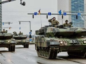 KOLEKCIJA "ZARA": Ovo je najpopularnija obuća ove zime 2 EUROPSKE ZEMLJE DRHTE – RAT NAM KUCA NA VRATA!