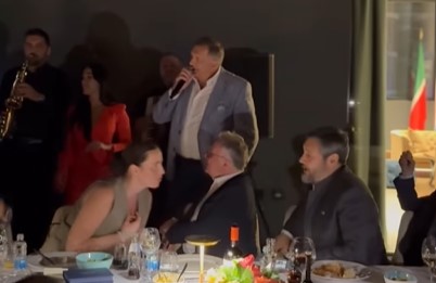 Milorad-Dodik-pjeva