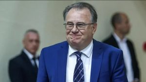 DOLAR PADA KAO "KULA OD KARATA": NAJNIŽI NIVO U 3 GODINE! 2 Dvostruki aršini: Nikšić radi (blokira) ono zbog čega je ponižavao Krnjića