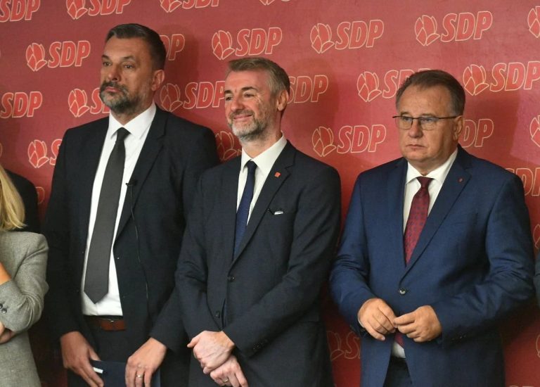 Trojka-webp