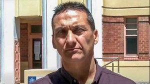 Muškarac ubio dva policajca i trećeg ranio – pobjegao s dvoje djece