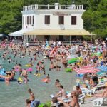 ZUTA-KUCA-MAKARSKA-2-585x389