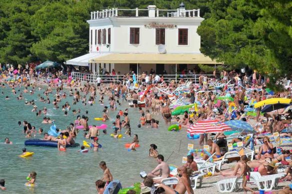 ZUTA-KUCA-MAKARSKA-2-585x389
