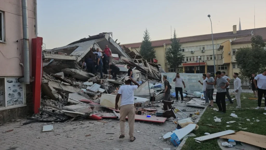 aa-20250810-38794275-38794273-snazan-zemljotres-pogodio-zapadnu-tursku-osjetio-se-i-u-istanbulu-i-izmiru