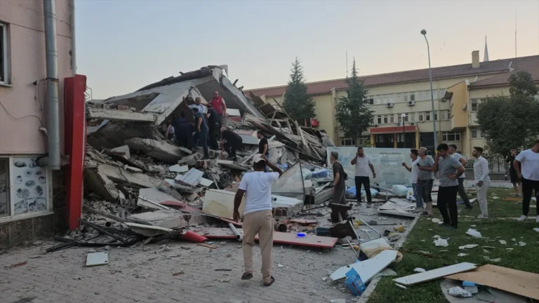 aa-20250810-38794275-38794273-snazan-zemljotres-pogodio-zapadnu-tursku-osjetio-se-i-u-istanbulu-i-izmiru