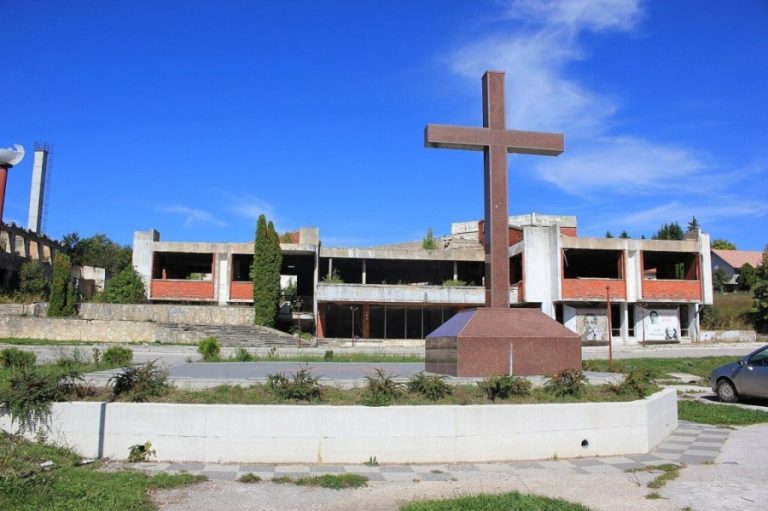 bosansko-grahovo-spomen-kriz