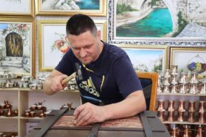 "Mora se raditi, nema više Tite i partije. Osam sati radiš, osam spavaš, osam odmaraš!" 1 U BiH zanati izuzetno traženi, ali mladi ih ne žele: ZASTARJELA TEHNOLOGIJA