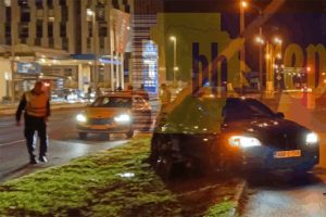 UŽAS U TUZLI: BMW-om se zakucao u rasvjetni stup, policija stigla na lice mjesta…