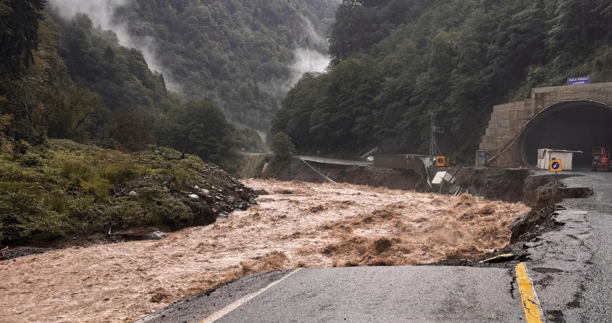 video-haos-u-dijelu-turske-poplave-i-klizi-ta-blok.webp.webp