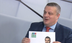 Sin oslobodio ukrajinsko selo u kojem mu živi majka: 'Znala sam da ćeš doći, čekala sam te!' 2 (VIDEO) Vojin Mijatović: SDA crta metu na čelu meni i mojoj porodici