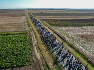 Neviđen prizor u Srbiji:  Vučić se izvinjava, dok narod maršira ka Novom Sadu