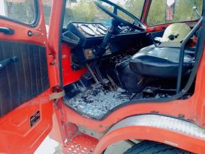 GRAČANICA: Vatrogasci došli po pozivu na teren, pa napadnuti, vozilo uništeno