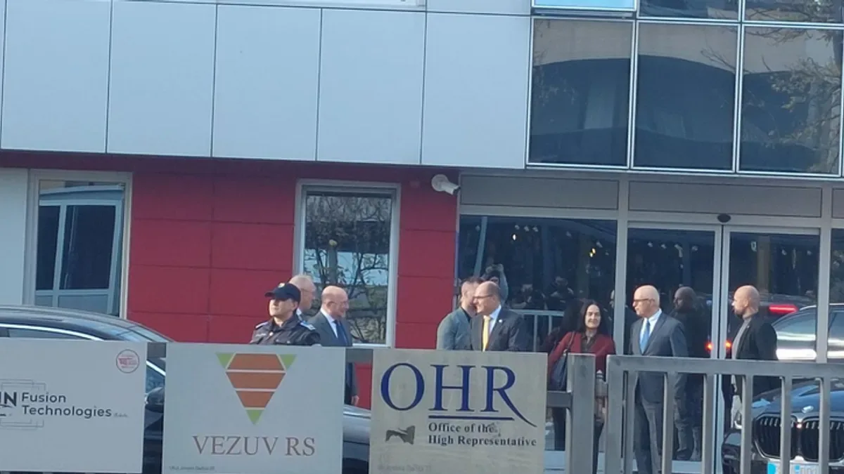 schmidt_2025-10-30-152256_xfuz