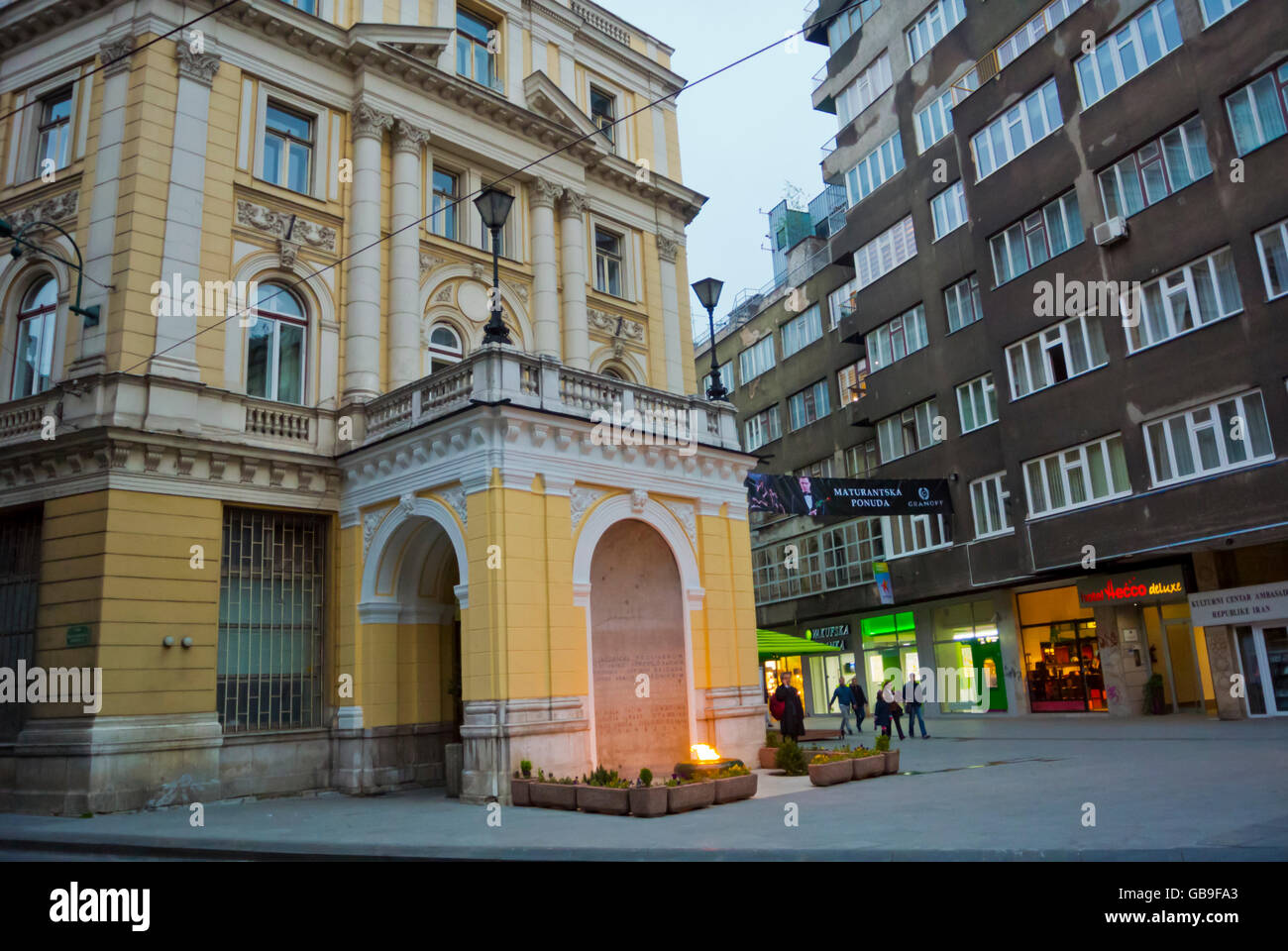 vjecna-vatra-the-eternal-flame-ferhadija-street-old-town-sarajevo-GB9FA3