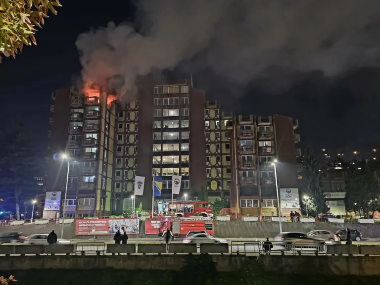 2edee4e783d2f5b149fe72745f39b71d55ee4472a668572fc0354fadb81fb34d