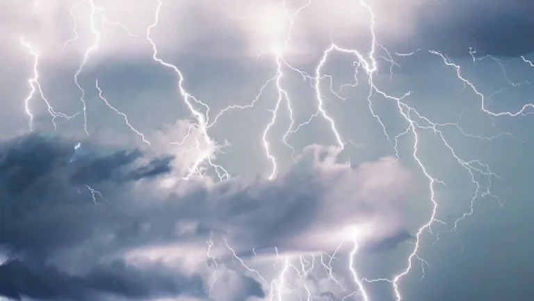 62886058-grmljavina-ilustracija