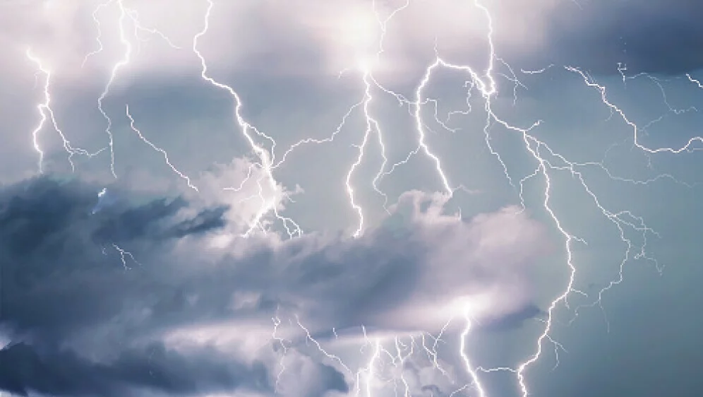 62886058-grmljavina-ilustracija