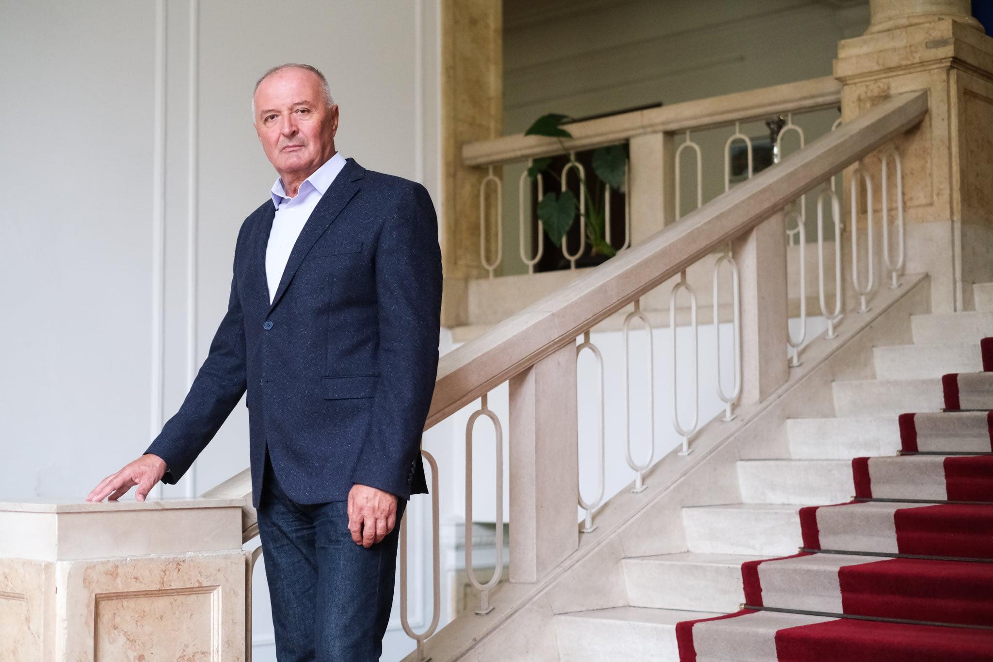 ZUKAN HELEZ POSLAO PORUKU