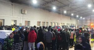 HUMANOST ILI LOŠ STANDARD?! Stotine Sarajlija došlo da čisti snijeg za 75 KM