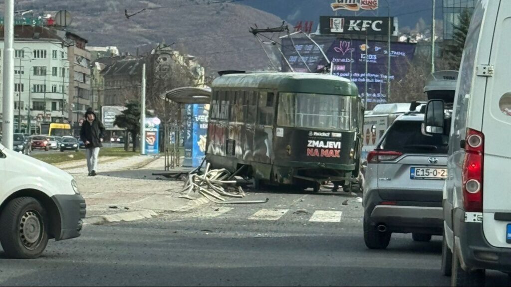 1770973552_uhapsen-vozac-tramvaja-nakon-nesrece-u-sarajevu