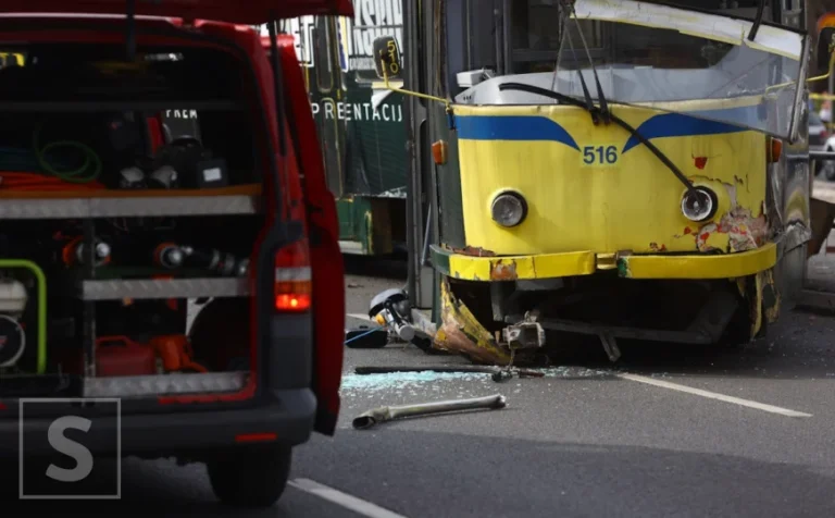 tramvaj-iskocio-sine-muzej-sarajevo-gras-nesreca12feb26-dkrsa03