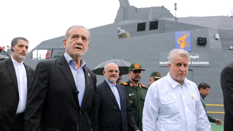 2026_03_01T180602Z_948257350_RC2OTCAAMMJU_RTRMADP_3_IRAN_CRISIS_USA_TRUMP_NAVY_MAIN