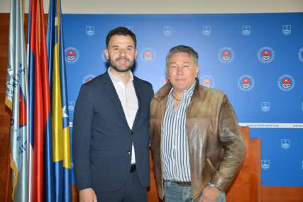 Slobodan-Javor-Halid-Muslimovic-foto-grad-Prijedor-427x285