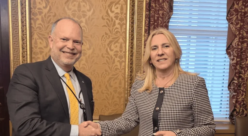 dsXs4qq2H2_1920_1080