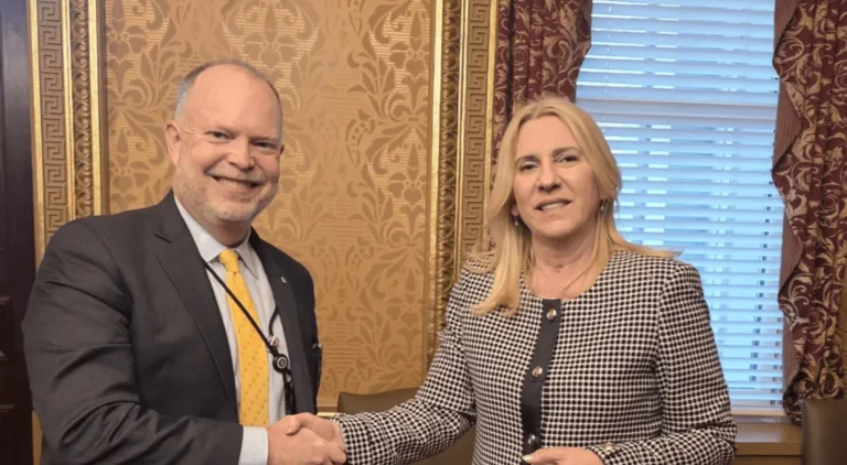 dsXs4qq2H2_1920_1080