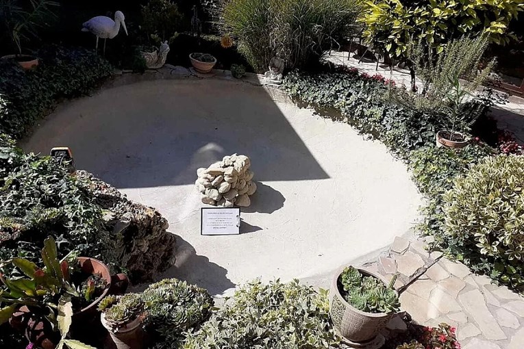 1ff02e53-cc84-47b2-a903-fbd576da7523